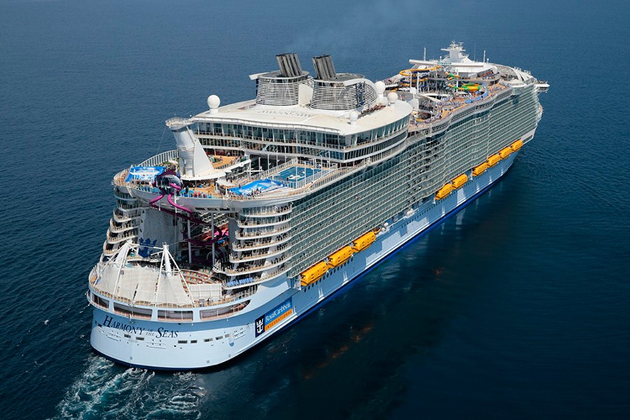  Harmony of the Seas là một chiếc tàu thủy hạng lớn, được sản xuất bởi STX France tại xưởng đóng tàu Chantiers de l’Atlantique cho Royal Caribbean International. Với tải trọng thô lên tới 226.963 gigatonne, đây trở thành chiếc tàu chở khách lớn nhất trên thế giới.